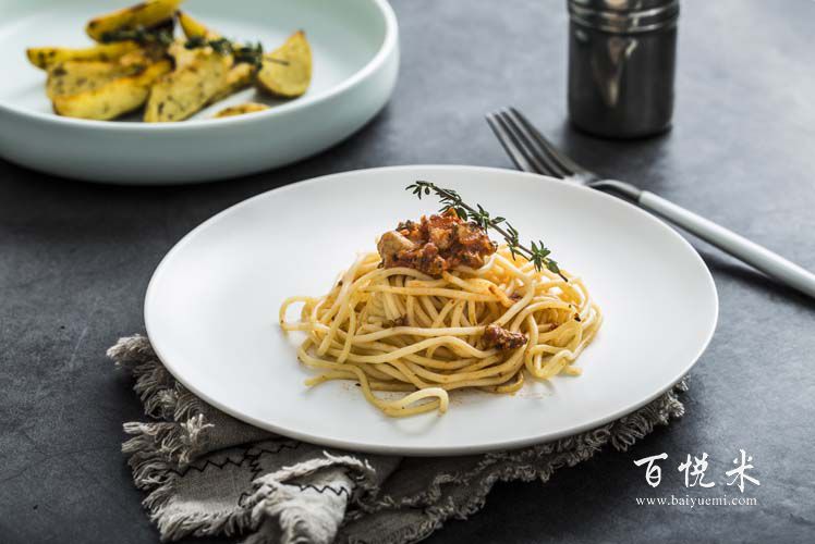 新東方烹飪學(xué)校的學(xué)費要多少?學(xué)費包括什么費用?